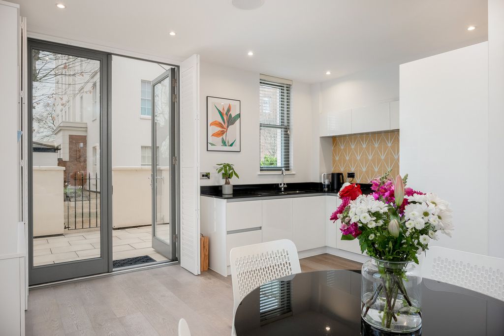 Additional image 8 of 3 bed town house for saleRosefield Street, Leamington Spa, Warwickshire CV32