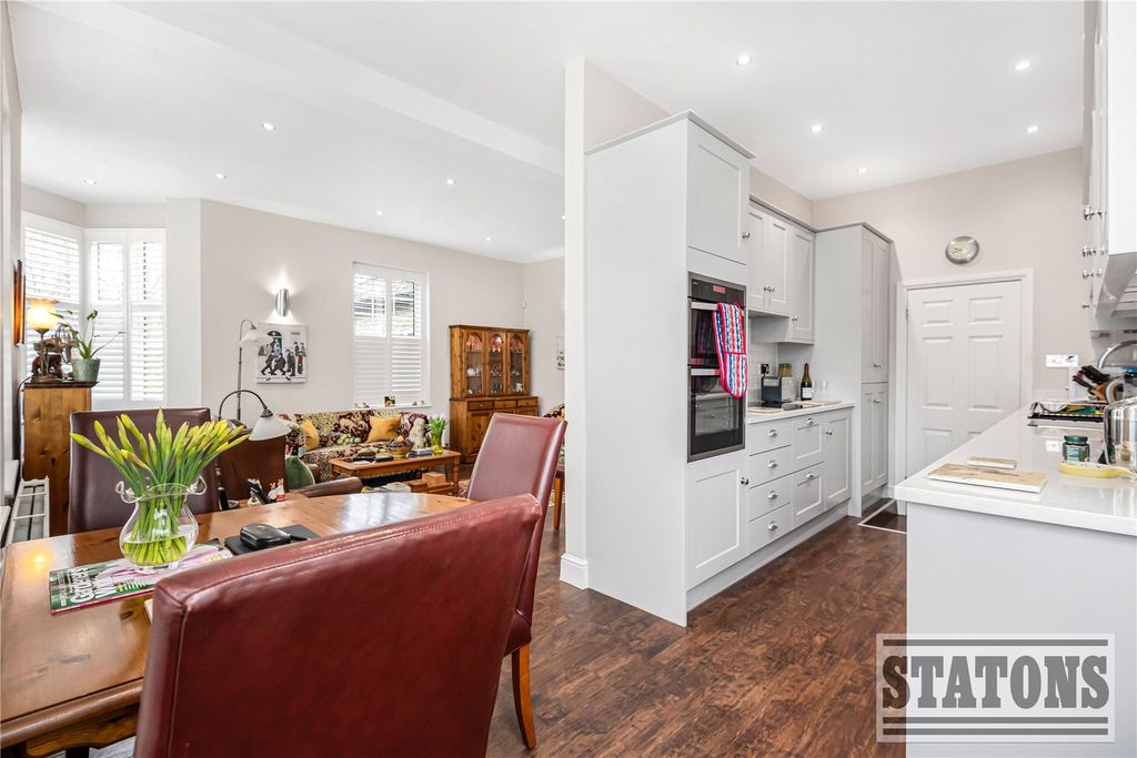 Additional image 9 of 2 bed flat for saleRydal Mount, Santers Lane, Potters Bar, Hertfordshire EN6