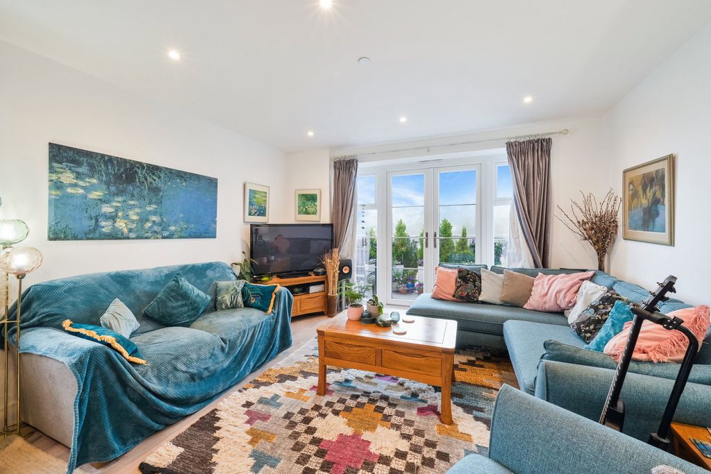 2 bed flat for saleOxted RH8 photo 2