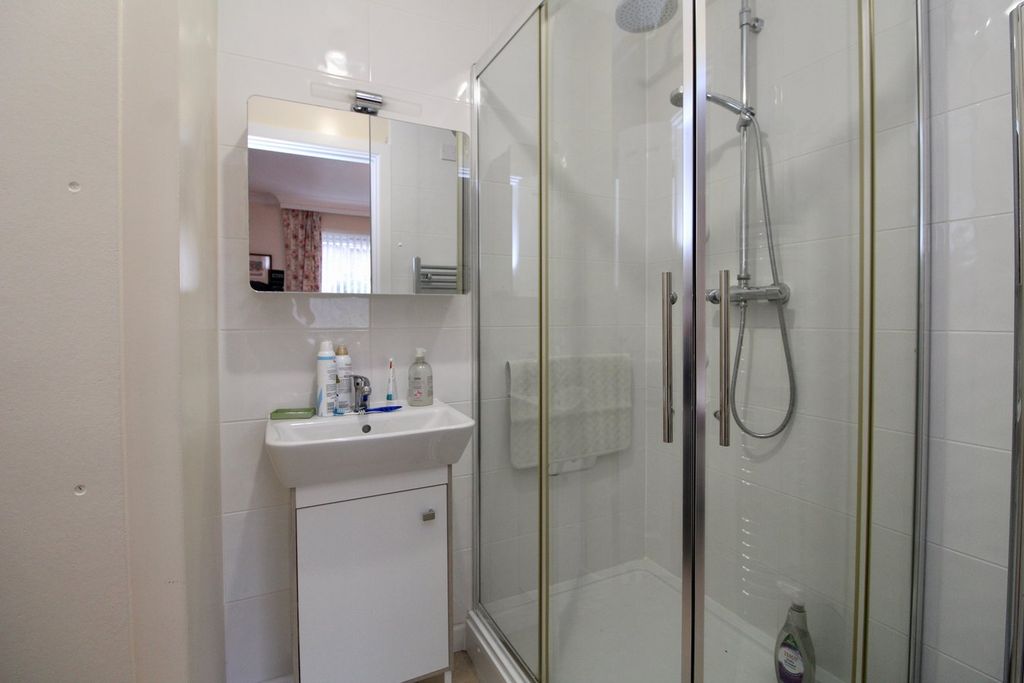 Additional image 9 of 2 bed flat for saleBelmore Lane, Lymington SO41