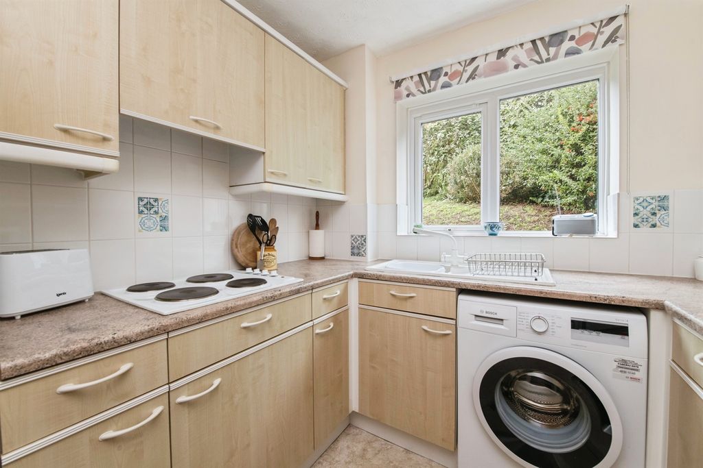Additional image 7 of 2 bed flat for saleAnning Road, Lyme Regis DT7