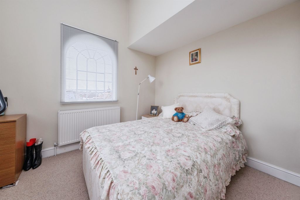 Additional image 8 of 3 bed semi-detached house for saleHigh Street, Newport Pagnell MK16