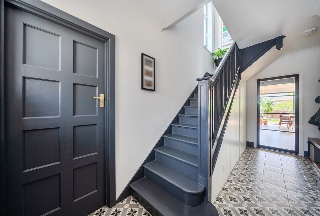 Additional image 2 of 3 bed semi-detached house for saleArundel Avenue, Morden SM4