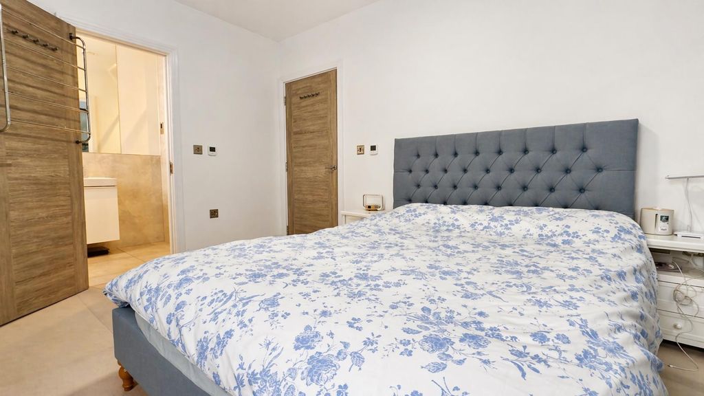 Additional image 7 of 3 bed flat for saleBurlington Road, New Malden KT3