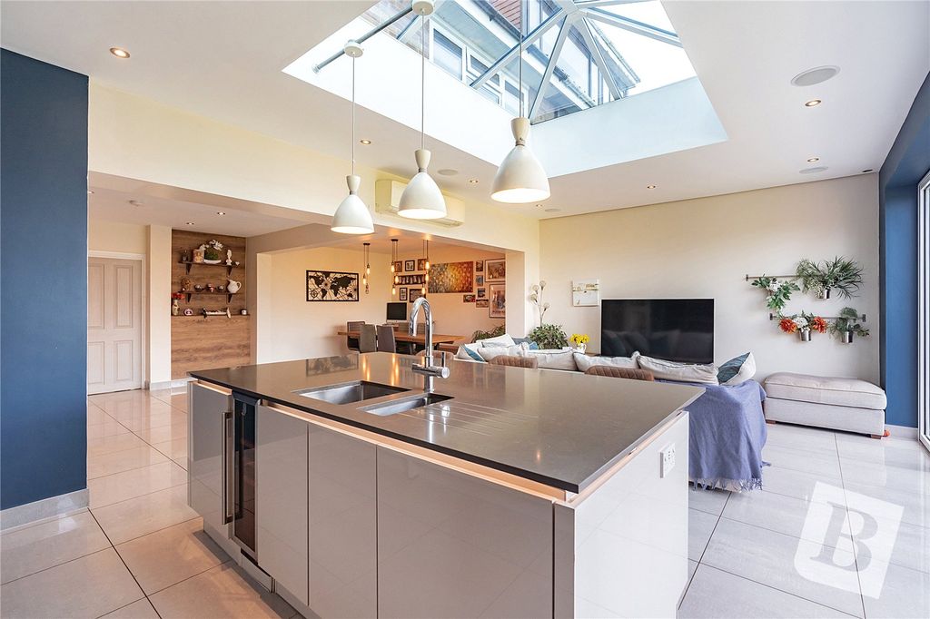 Additional image 3 of 5 bed semi-detached house for saleBrentwood Road, Ongar, Essex CM5