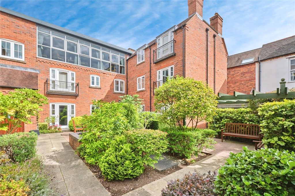2 bed flat for saleMinster Court, Bird Street, Lichfield WS13