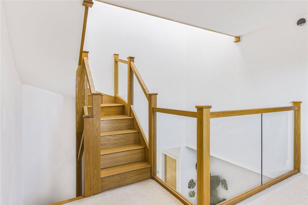 Additional image 19 of 5 bed detached house for saleWestwood Close, Potters Bar, Hertfordshire EN6