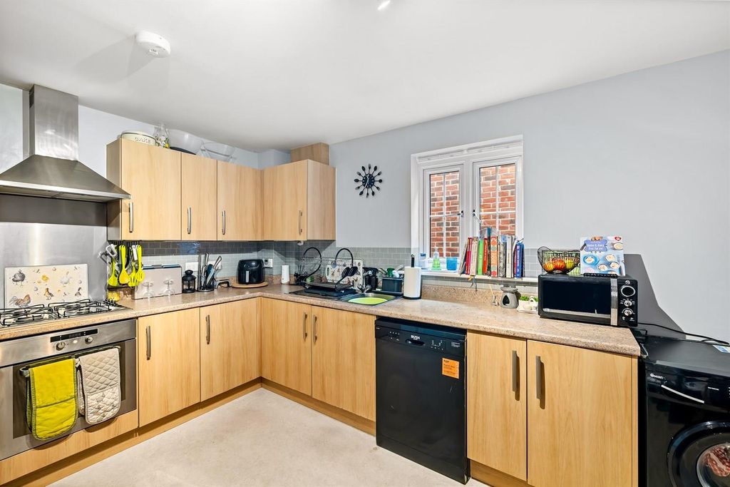 Additional image 2 of 2 bed flat for saleSpiro Close, Pulborough RH20