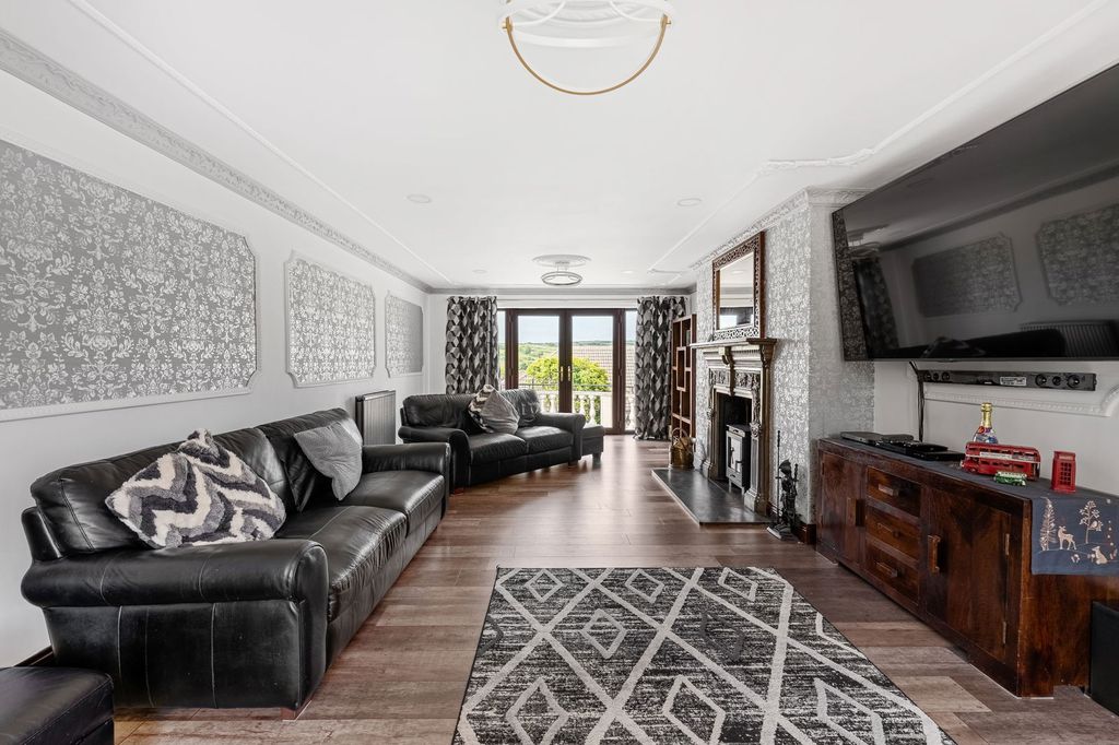 7 bed detached house for saleSt Cleer PL14 photo 4