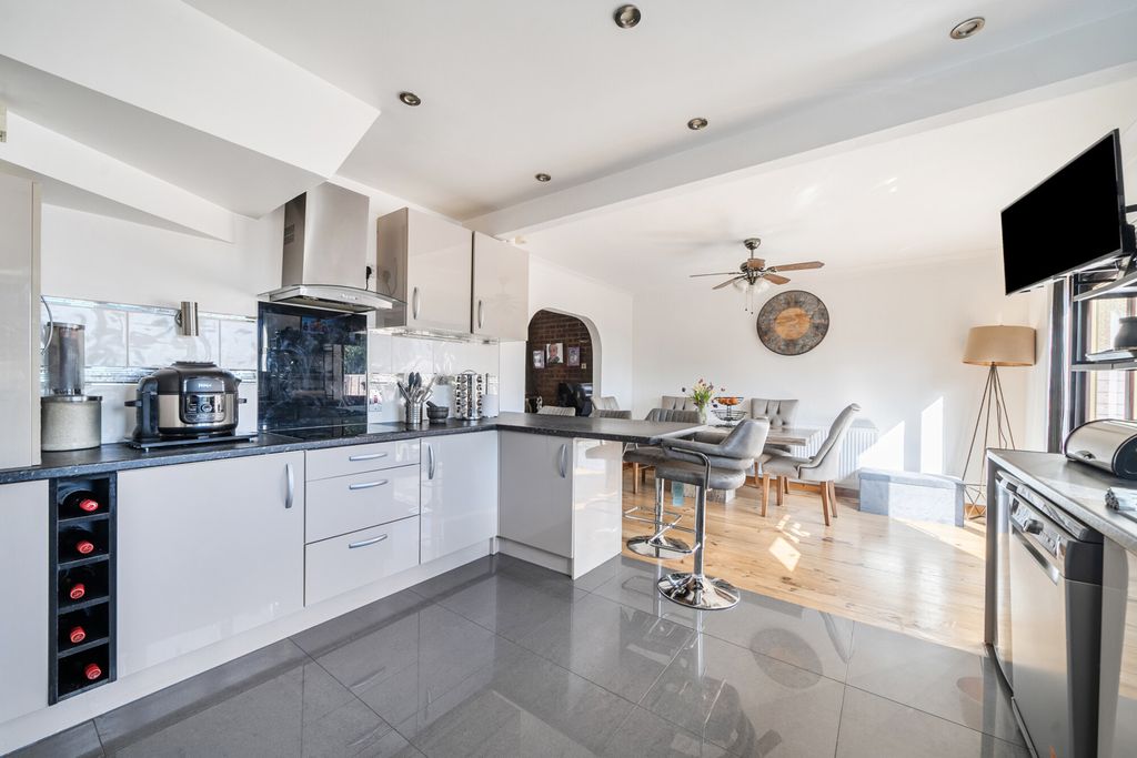 Additional image 15 of 4 bed semi-detached house for saleOldfields Circus, Northolt UB5