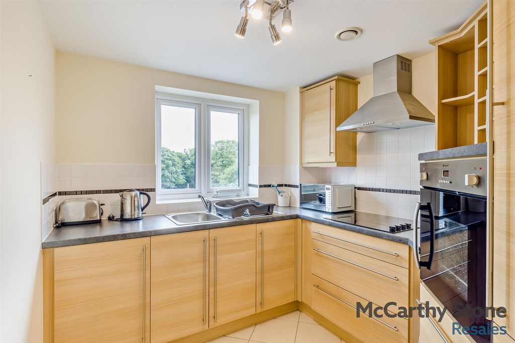 2 bed flat for saleChester Way, Northwich CW9 photo 3