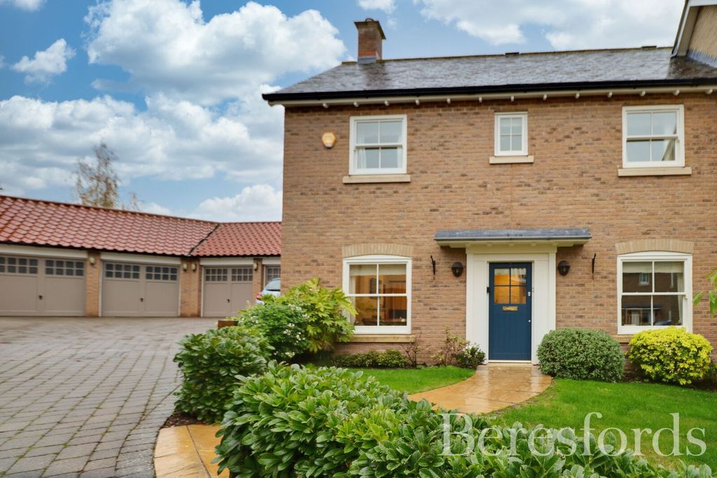 2 bed end terrace house for saleThe Courtyard, Spital Road CM9