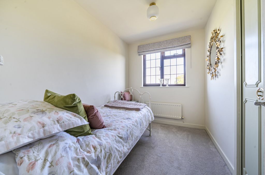 Additional image 13 of 4 bed link detached house for saleThe Spinney, Lechlade, Gloucestershire GL7