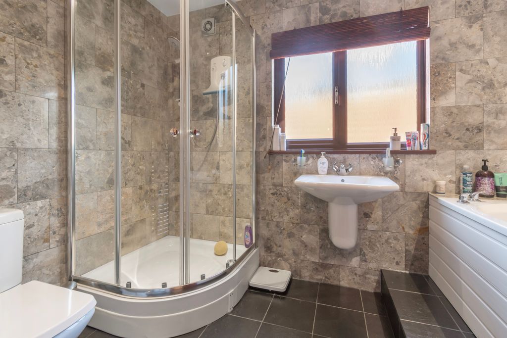 Additional image 17 of 4 bed detached house for saleKnottingley Road, Pontefract WF8