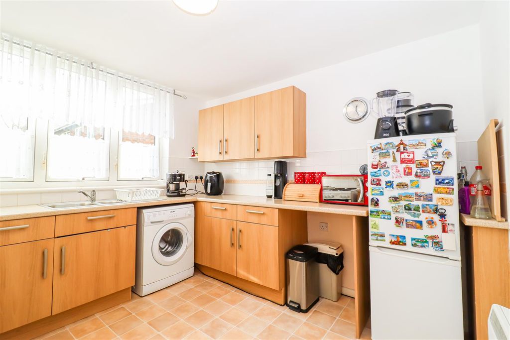Additional image 4 of 2 bed flat for saleStanley Road, Wakefield WF1
