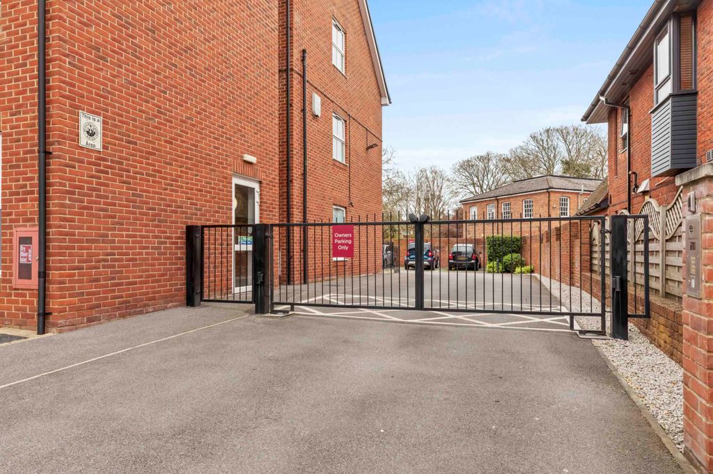 Additional image 13 of 1 bed flat for salePeel Lodge, Dean Street, Marlow, Buckinghamshire SL7