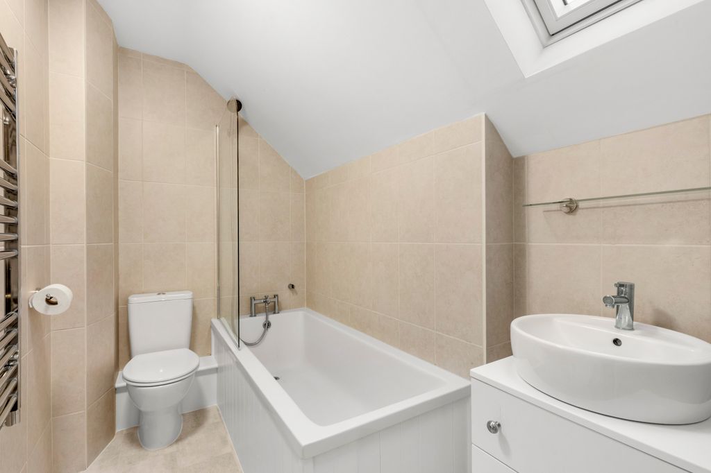 Additional image 8 of 3 bed flat for saleFlat 4, Denton Court, Bobmore Lane, Marlow, Buckinghamshire SL7