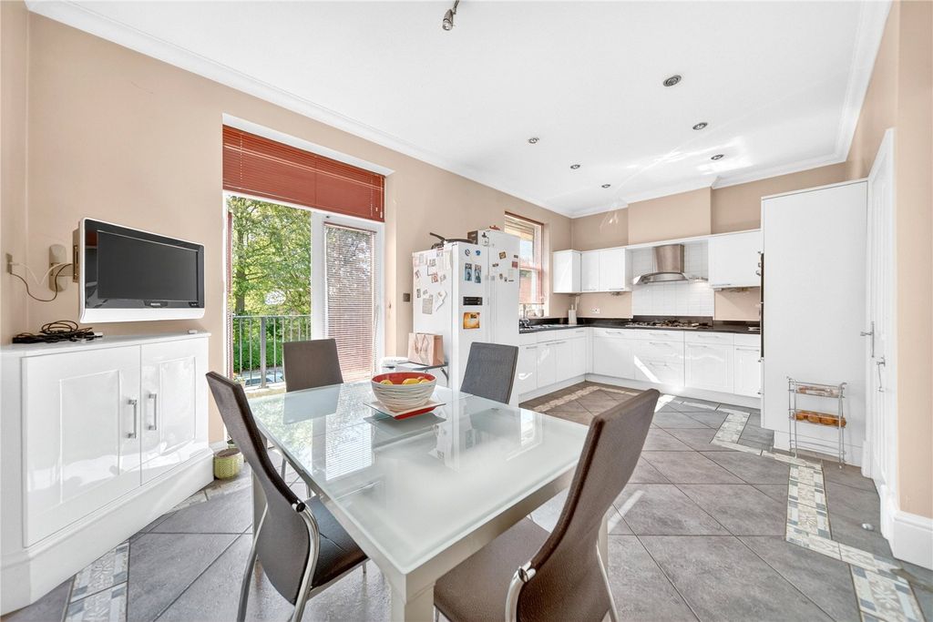 Additional image 7 of 3 bed flat for saleFlat 2, Park Crescent, Roundhay, Leeds LS8