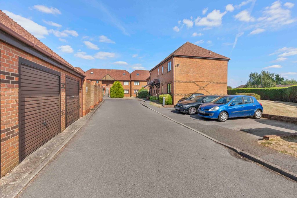 Additional image 4 of 3 bed flat for saleFlat 4, Denton Court, Bobmore Lane, Marlow, Buckinghamshire SL7