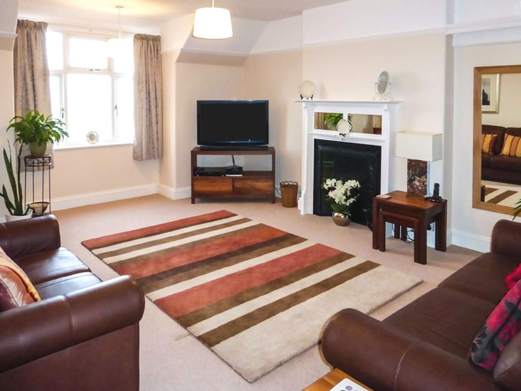 3 bed flat for saleEsplanade, Minehead TA24 photo 2