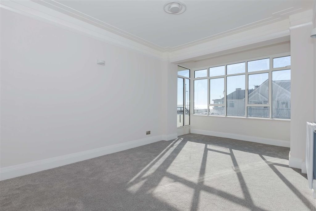 Additional image 3 of 3 bed flat for saleBrighton Road, Worthing BN11