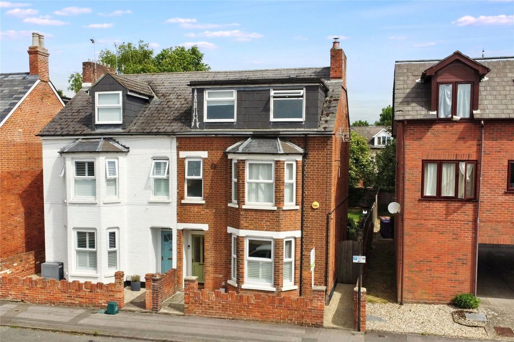 5 bed semi-detached house for saleCraven Road, Newbury RG14