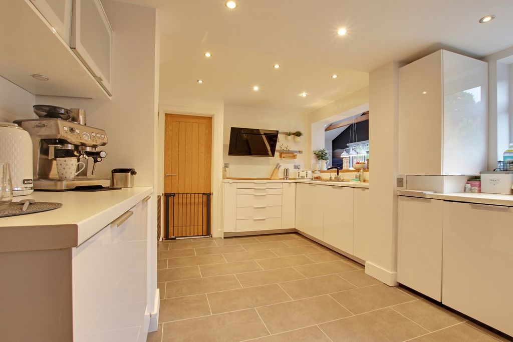4 bed detached house for saleThe Meadows, Lyndhurst SO43 photo 5