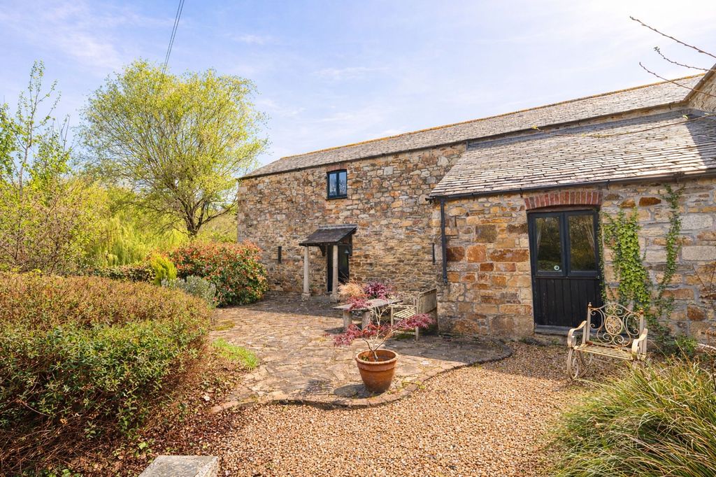 4 bed semi-detached house for saleRialton Barton, Newquay TR8 photo 2