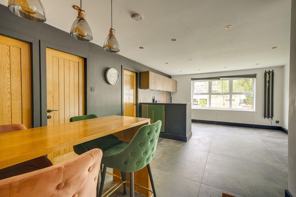 3 bed flat for saleGrasmere Way, Linslade, Leighton Buzzard LU7 photo 2