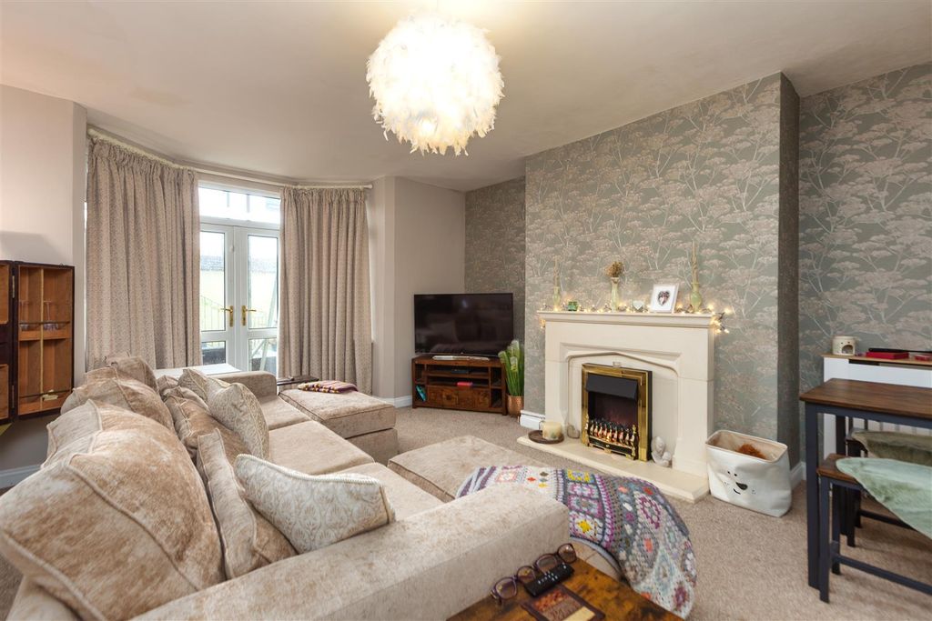 2 bed flat for saleSandylands Promenade, Heysham, Morecambe LA3 photo 2