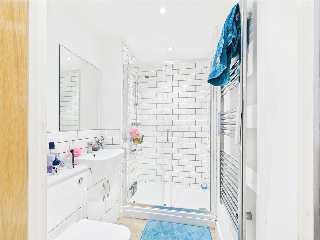 Additional image 6 of 2 bed flat for salePark Green, Macclesfield, Cheshire SK11