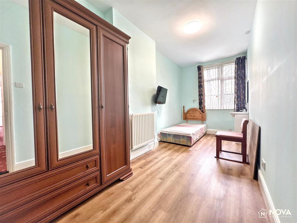 Additional image 24 of 9 bed detached house for saleLansdowne House, Luton LU3