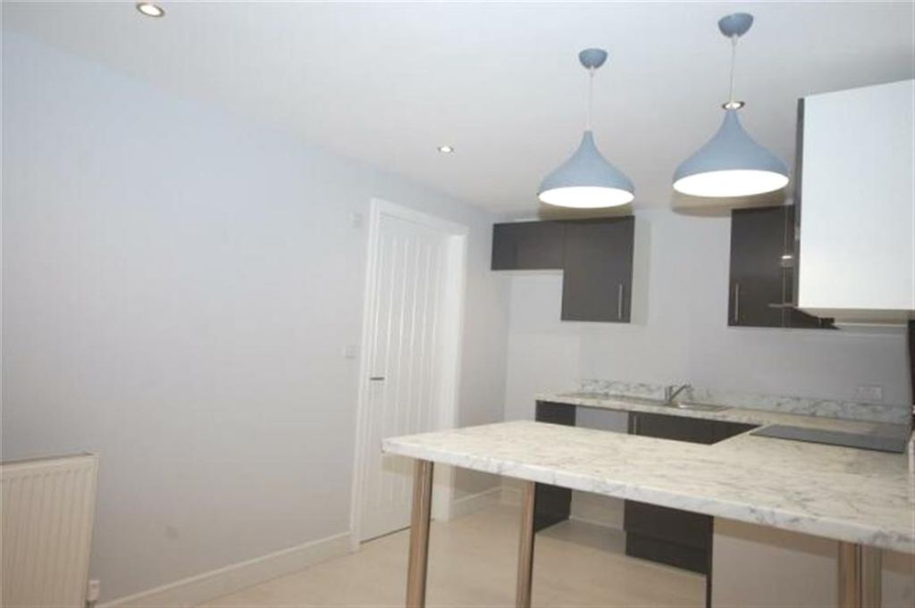 2 bed flat for saleParkhouse Road, Minehead TA24 photo 5