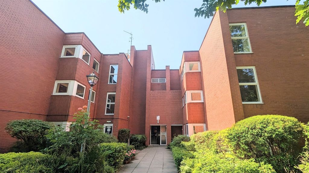2 bed flat for saleBidston Road, Prenton CH43