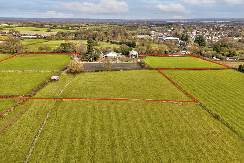 6 bed property for saleAbnalls Farm, Cross In Hand Lane, Lichfield WS13