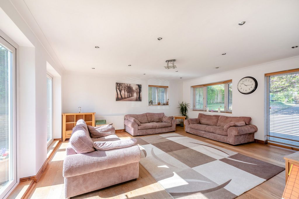 5 bed detached house for saleColdstream Lane, Hardingstone Northampton NN4 photo 5