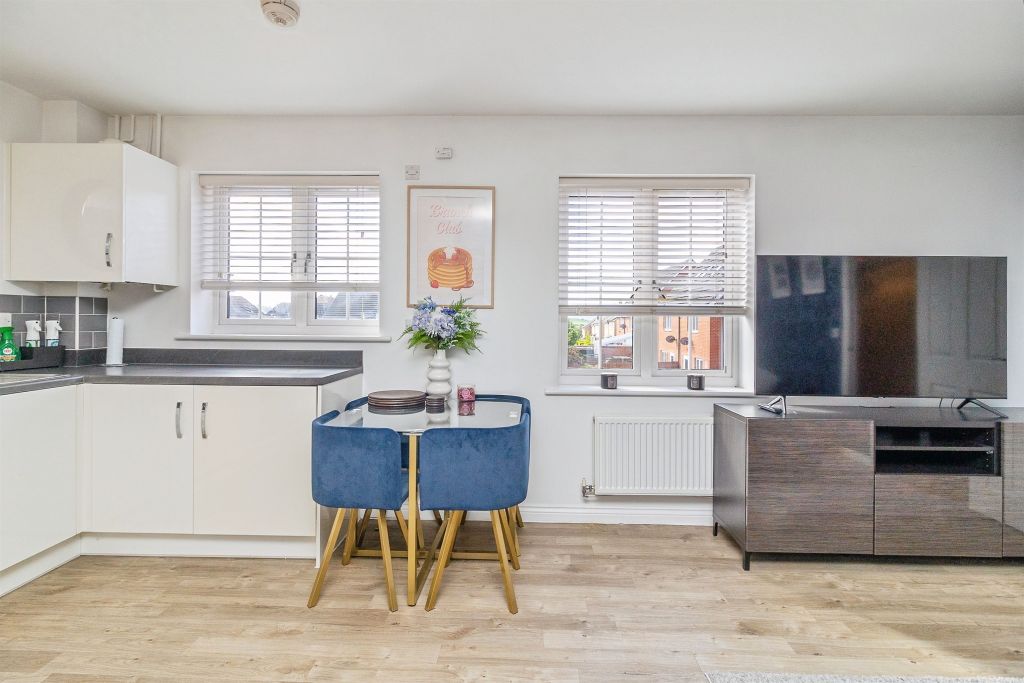 2 bed flat for saleCopia Crescent, Leighton Buzzard LU7 photo 4