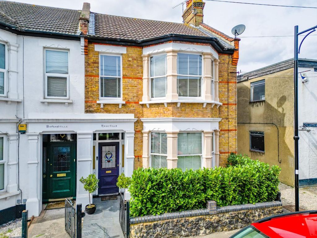3 bed flat for saleCarlton Drive, Leigh-On-Sea SS9