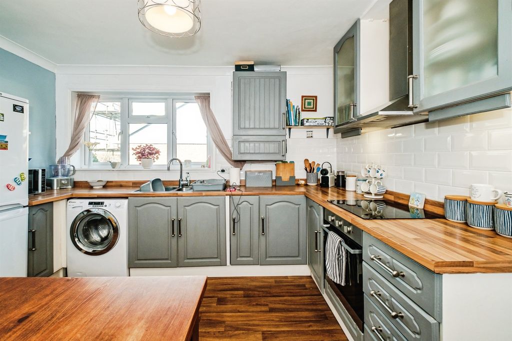 Additional image 3 of 2 bed flat for saleChester Avenue, Lancing BN15