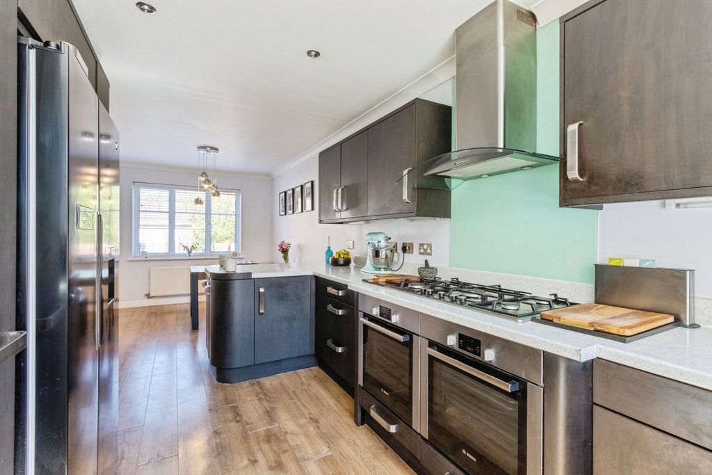 Additional image 8 of 5 bed detached house for saleGleneagles Drive, West Yorkshire WF6