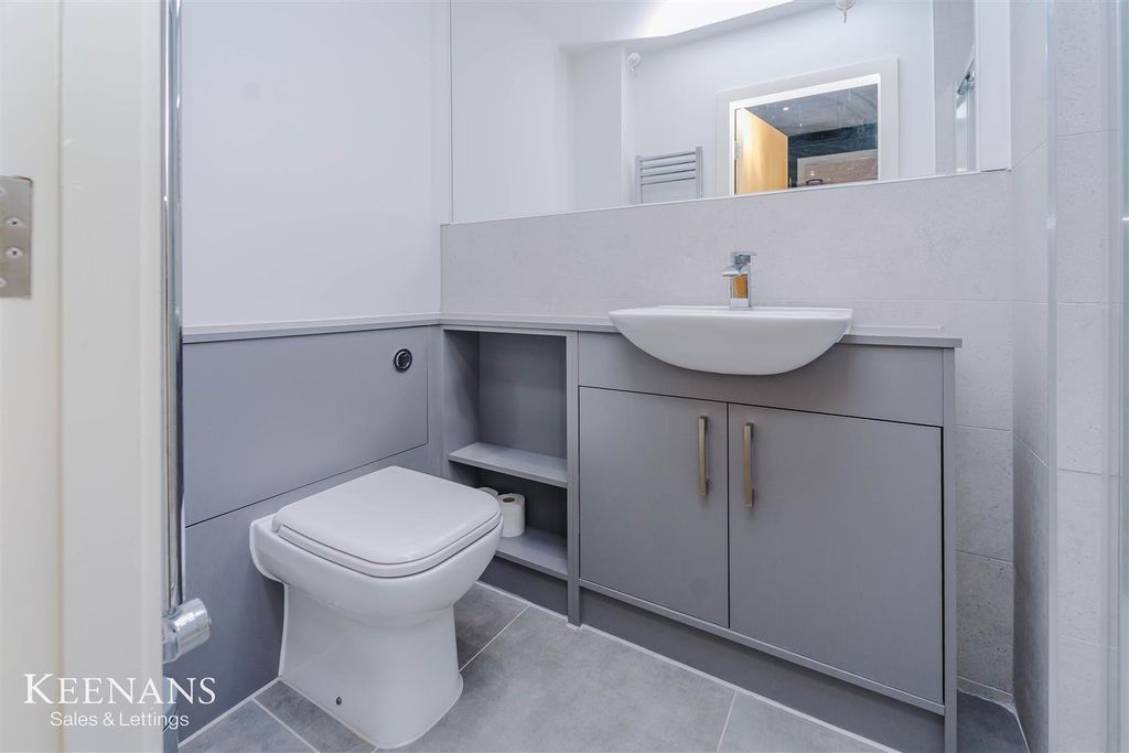2 bed flat for saleMather Lane, Leigh WN7 photo 5