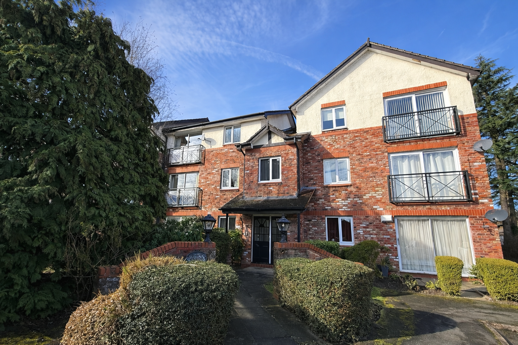 2 bed flat for saleHome Farm Avenue, Macclesfield SK10