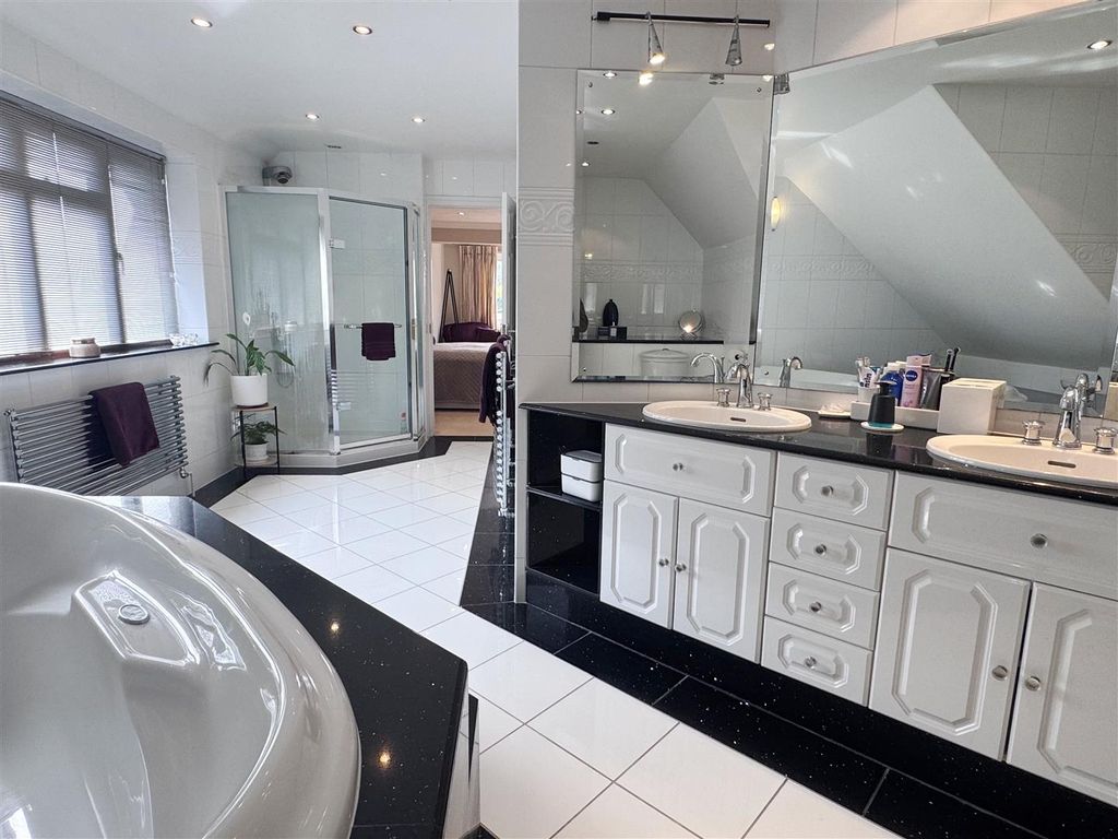Additional image 7 of 6 bed detached house for saleBickleigh Ridge, Yew Gate, Newbury RG14