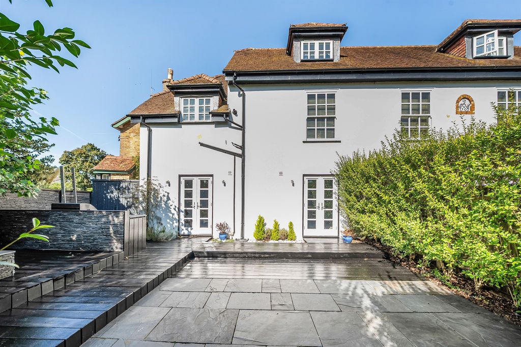 2 bed flat for saleBoulters Lock Island, Maidenhead SL6