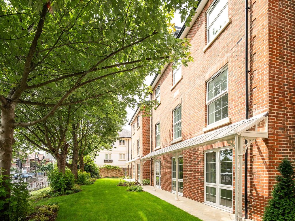 1 bed flat for saleQueen Elizabeth Avenue, Lymington, Hampshire SO41