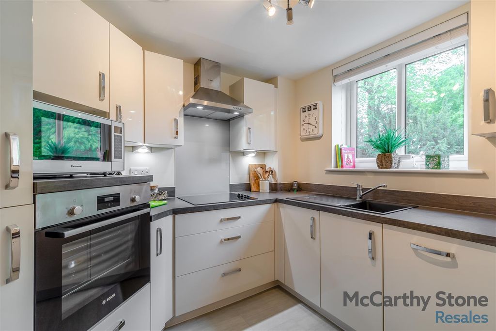 Additional image 7 of 2 bed flat for saleBurlington Gardens, Leyland PR25
