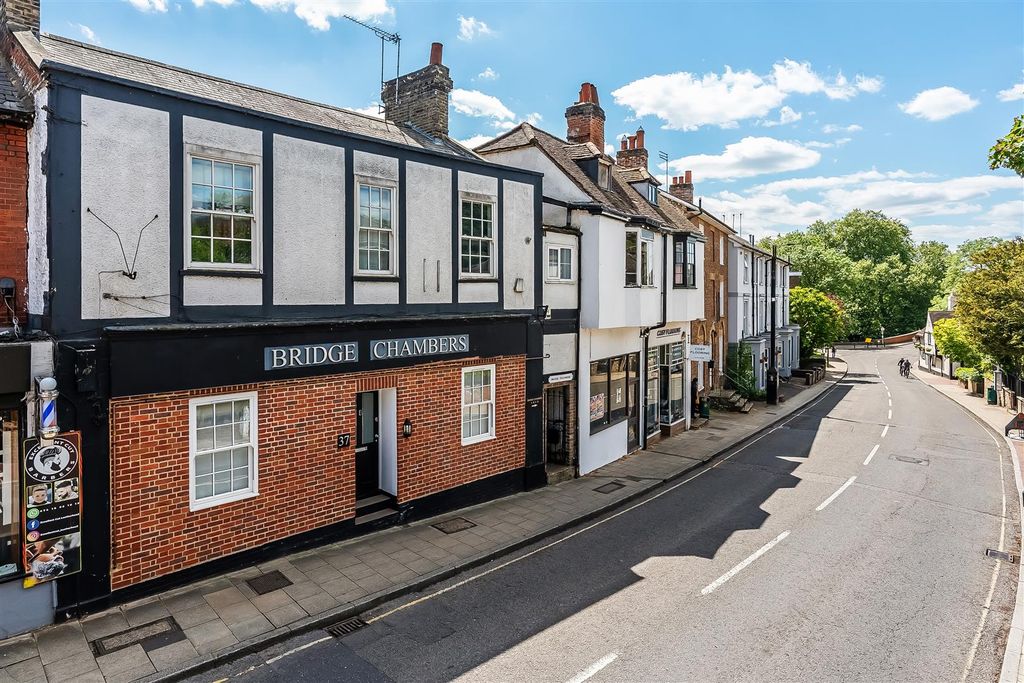 3 bed flat for saleBridge Street, Leatherhead KT22
