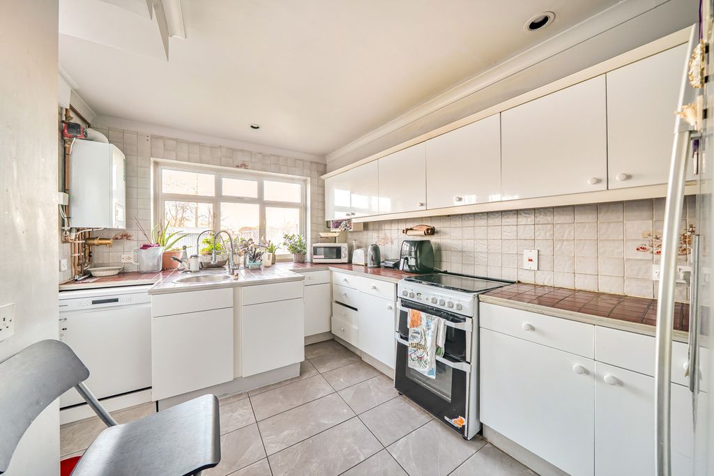 Additional image 14 of 4 bed semi-detached house for saleKingshill Avenue, Northolt UB5