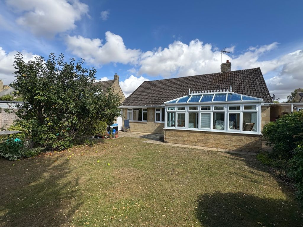 Additional image 2 of 3 bed bungalow for saleKingsmead, Lechlade, Gloucestershire GL7