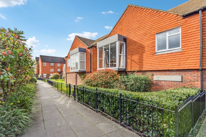 2 bed flat for saleTierney Court, Marlow SL7